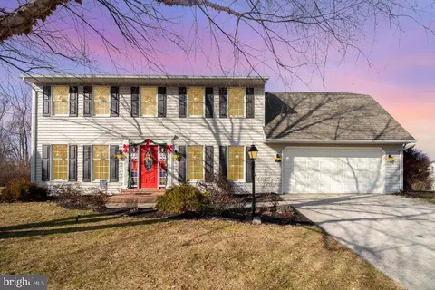 700 Sunhaven Cir, Mechanicsburg, PA 17055