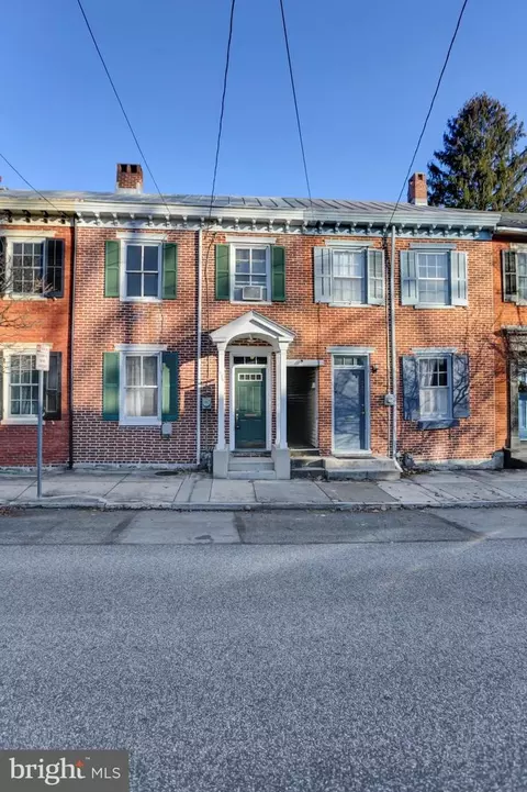 225 W South St, Carlisle, PA 17013