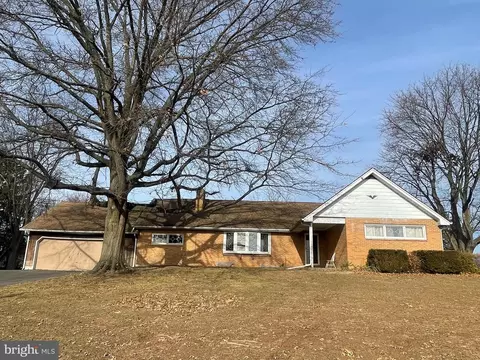 122 Valley View Dr, Mechanicsburg, PA 17050