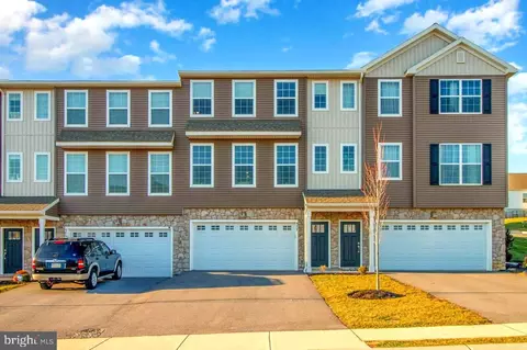 577 Brook Shire Ct, Mechanicsburg, PA 17055
