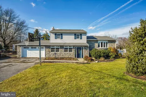 1126 Boiling Springs Rd, Mechanicsburg, PA 17055