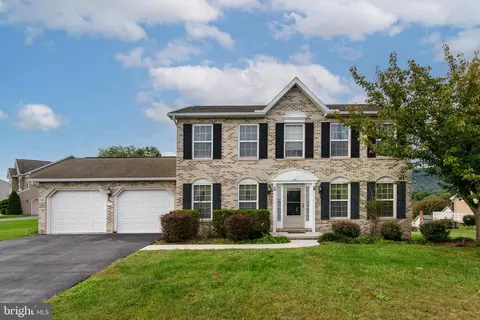 2 Pagoda Ct, Enola, PA 17025