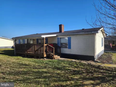 8 Robin Dr, Shippensburg, PA 17257