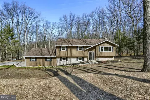 1348 Kuhn Rd, Boiling Springs, PA 17007