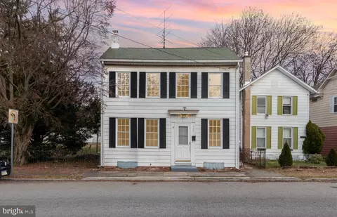 107 S Walnut St, Mechanicsburg, PA 17055
