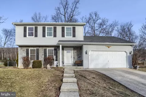 132 Mountain View Dr, Enola, PA 17025