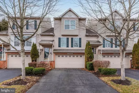 1103 Cross Creek Dr, Mechanicsburg, PA 17050