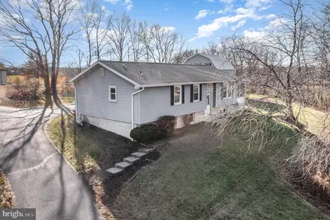 7032 Wertzville Rd, Enola, PA 17025