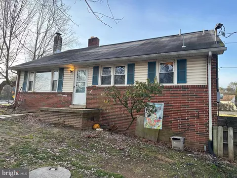 25 Sunset Dr, Mechanicsburg, PA 17050