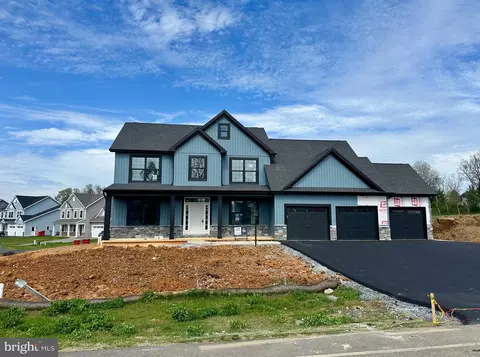 1816 Edgewood Dr, Shippensburg, PA 17257