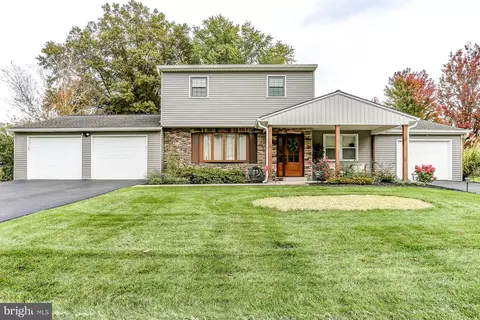 1308 Scenery Dr, Mechanicsburg, PA 17050