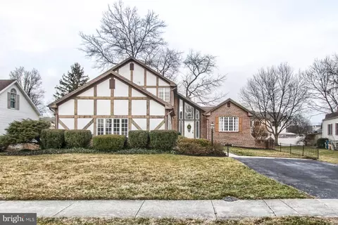 483 Elmwood Ave, Mechanicsburg, PA 17055