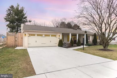 702 Robert St, Mechanicsburg, PA 17055