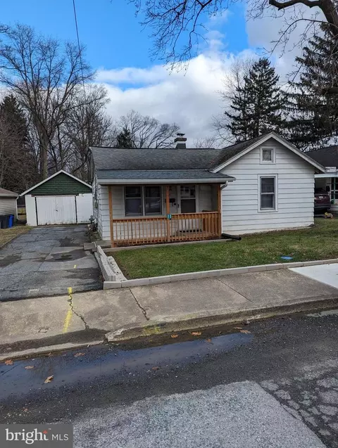 11 S George St, Mechanicsburg, PA 17055