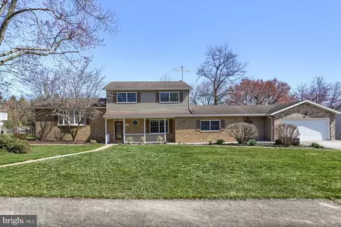 1131 Linn Dr, Carlisle, PA 17013