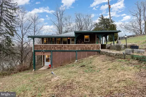 1064 Creek Rd, Carlisle, PA 17015