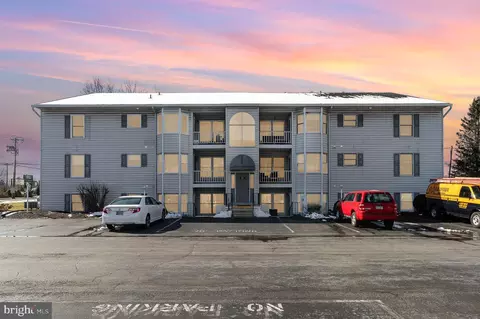 128 W Portland St #7, Mechanicsburg, PA 17055