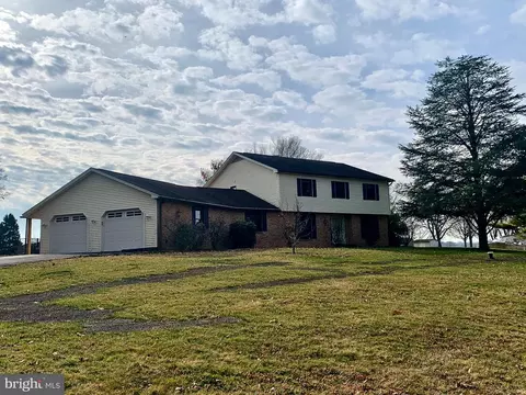 21 Valley View Dr, Mechanicsburg, PA 17050