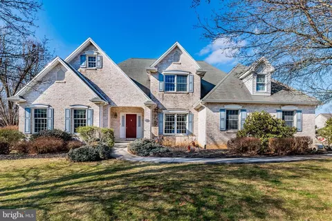 324 Candlelight Dr, Mechanicsburg, PA 17055