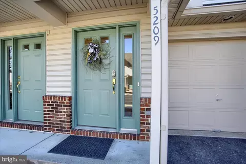 5209 Cobblestone Dr, Mechanicsburg, PA 17055