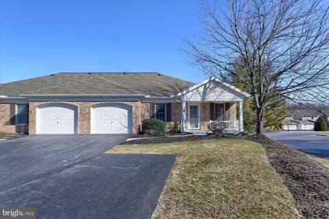 2 Redbud Dr, Mechanicsburg, PA 17050