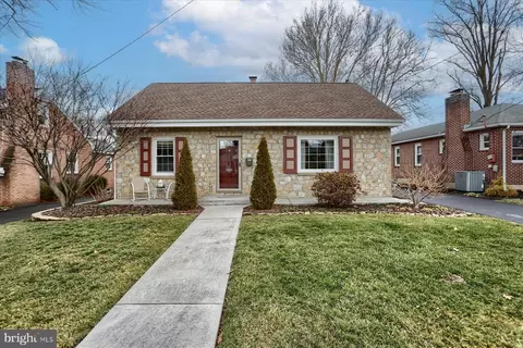 45 W I St, Carlisle, PA 17013