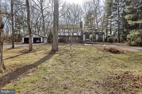 654 Hillcrest Dr, Carlisle, PA 17015