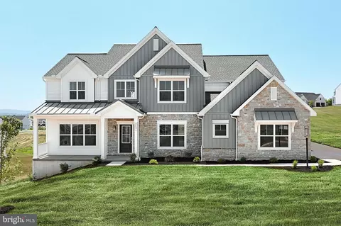 2031 N Fall Harvest Dr, Mechanicsburg, PA 17055