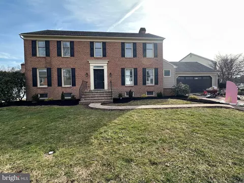 813 Pamelas Ln, Mechanicsburg, PA 17050