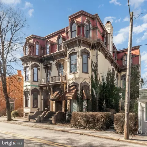 110 S Market St, Mechanicsburg, PA 17055