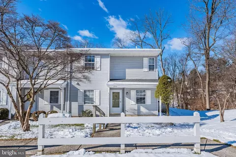 1072 W Foxcroft Dr, Camp Hill, PA 17011