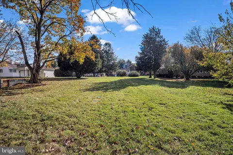 17 Skyport Rd, Mechanicsburg, PA 17050