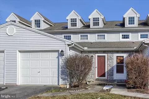 52 Warwick Cir, Mechanicsburg, PA 17050