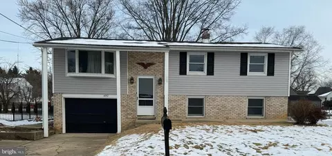 6037 Edward Dr, Mechanicsburg, PA 17050