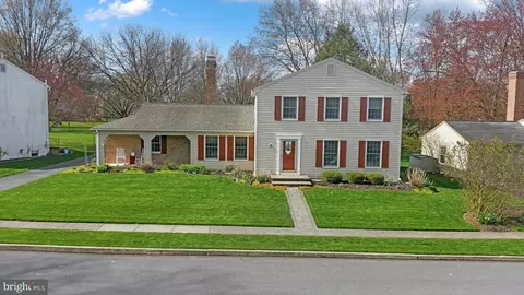 6212 Whitehill Dr, Mechanicsburg, PA 17050