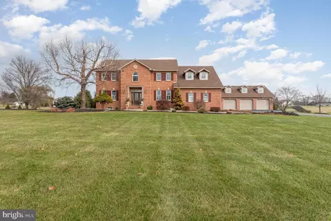 12 S Thrush Dr, Carlisle, PA 17015