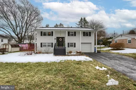 107 Kim Acres Dr, Mechanicsburg, PA 17055