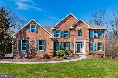 17 Emlyn Ln, Mechanicsburg, PA 17055