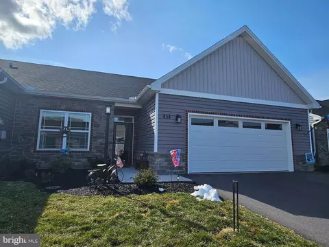127 Cardinal Dr, Shippensburg, PA 17257