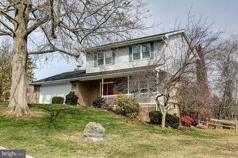 6 Enck Dr, Boiling Springs, PA 17007