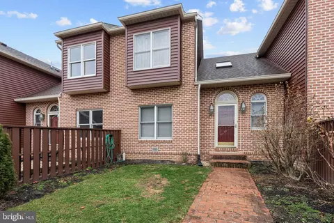 130 Peppercorn Sq, Enola, PA 17025