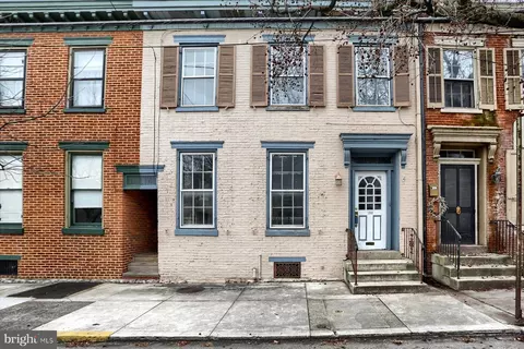 158 S West St, Carlisle, PA 17013