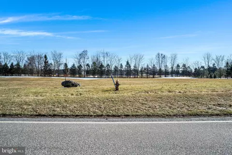 5 Kuhn Dr, Carlisle, PA 17015