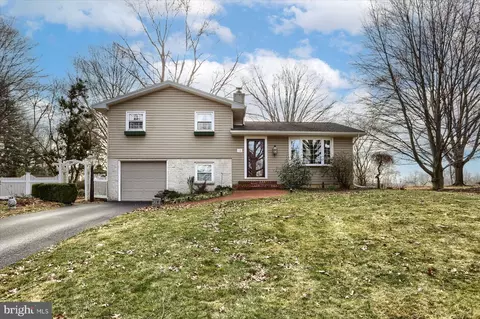 18 Burgners Mill Rd, Carlisle, PA 17015