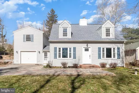 911 Ohio Ave, Lemoyne, PA 17043