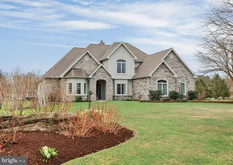 179 N Loop Rd, Mechanicsburg, PA 17055