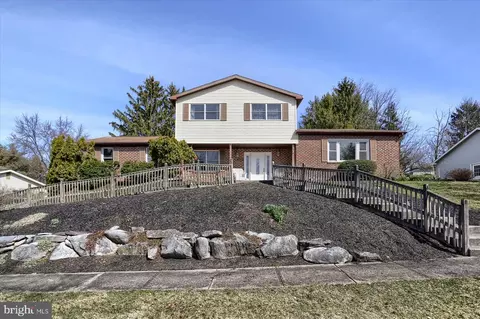 837 Anthony Dr, Mechanicsburg, PA 17050