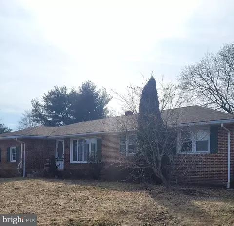 1955 Fry Loop Ave, Carlisle, PA 17013