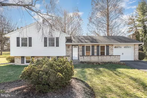 1314 Scenery Dr, Mechanicsburg, PA 17050