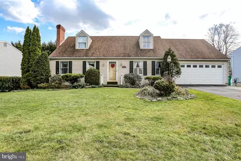 65 Fairway Dr, Camp Hill, PA 17011